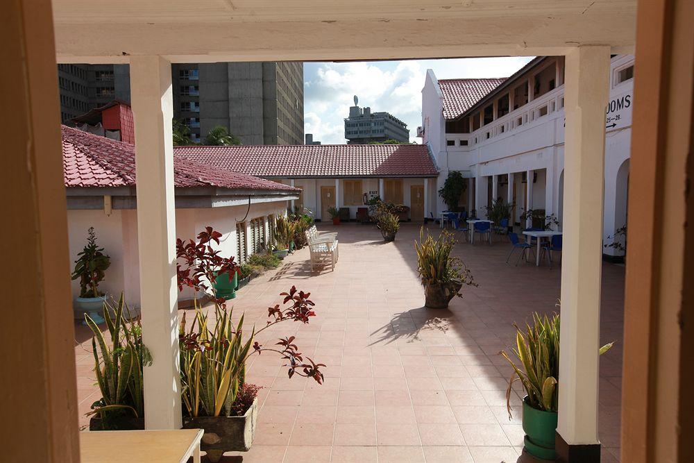 New Palm Tree Hotel Mombasa Exterior photo