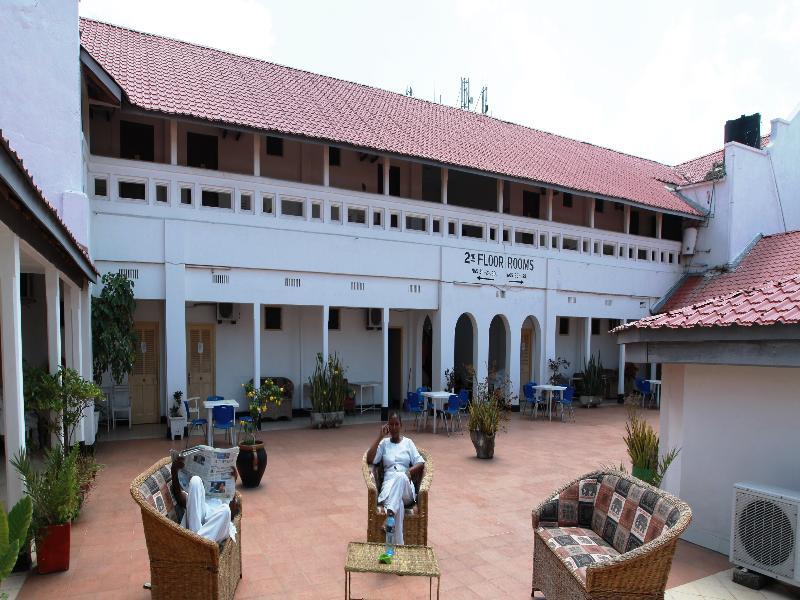 New Palm Tree Hotel Mombasa Exterior photo