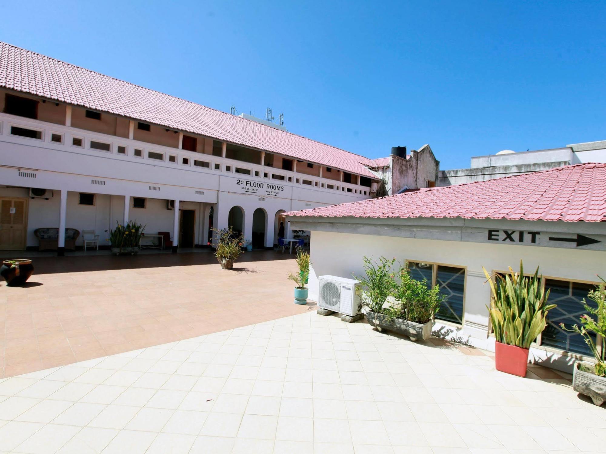 New Palm Tree Hotel Mombasa Exterior photo